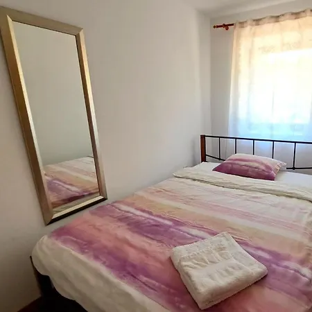Geraeumige Mit Drei Schlafzimmern Und Einem Ruhigen Garten By Interhome Holiday home Grizane-Belgrad