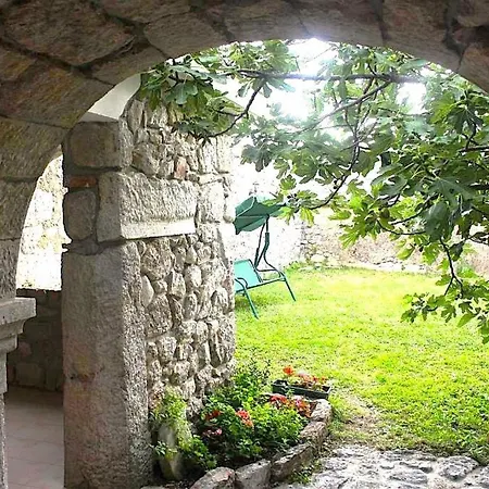 Geraeumige Mit Drei Schlafzimmern Und Einem Ruhigen Garten By Interhome * Grizane-Belgrad