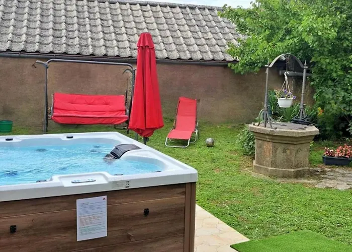 Geraeumige Mit Drei Schlafzimmern Und Einem Ruhigen Garten By Interhome Tatil Evi
