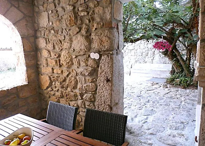 Tatil Evi Geraeumige Mit Drei Schlafzimmern Und Einem Ruhigen Garten By Interhome