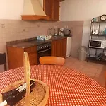Geraeumige Mit Drei Schlafzimmern Und Einem Ruhigen Garten By Interhome Prázdninový dům *