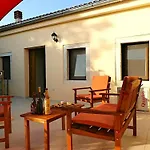 Geraeumige Mit Drei Schlafzimmern Und Einem Ruhigen Garten By Interhome Grižane