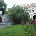 Geraeumige Mit Drei Schlafzimmern Und Einem Ruhigen Garten By Interhome Prázdninový dům Grižane
