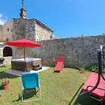 Prázdninový dům Geraeumige Mit Drei Schlafzimmern Und Einem Ruhigen Garten By Interhome *