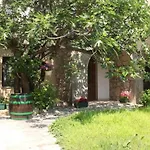 Geraeumige Mit Drei Schlafzimmern Und Einem Ruhigen Garten By Interhome Prázdninový dům
