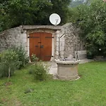 Prázdninový dům Geraeumige Mit Drei Schlafzimmern Und Einem Ruhigen Garten By Interhome Grižane