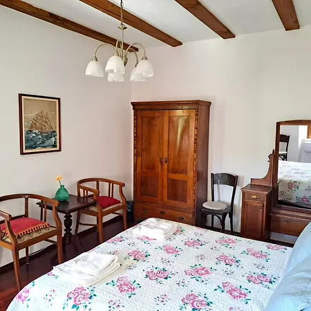 Ferienhaus Geraeumige Mit Drei Schlafzimmern Und Einem Ruhigen Garten By Interhome *