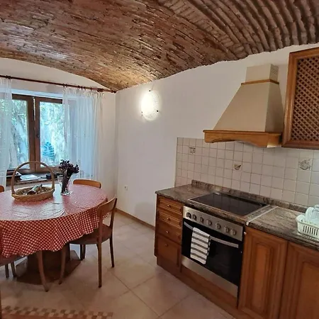 Geraeumige Mit Drei Schlafzimmern Und Einem Ruhigen Garten By Interhome Ferienhaus Grižane