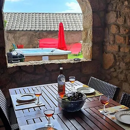 Geraeumige Mit Drei Schlafzimmern Und Einem Ruhigen Garten By Interhome Ferienhaus *