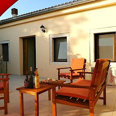 Geraeumige Mit Drei Schlafzimmern Und Einem Ruhigen Garten By Interhome Grižane