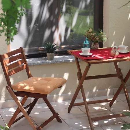 Geraeumige Mit Drei Schlafzimmern Und Einem Ruhigen Garten By Interhome Grižane