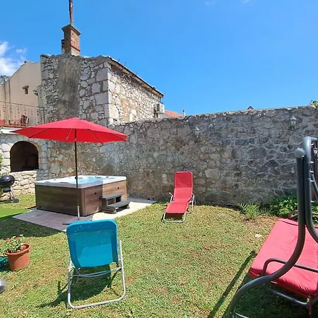 Ferienhaus Geraeumige Mit Drei Schlafzimmern Und Einem Ruhigen Garten By Interhome *