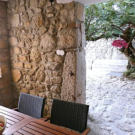 Holiday home Geraeumige Mit Drei Schlafzimmern Und Einem Ruhigen Garten By Interhome