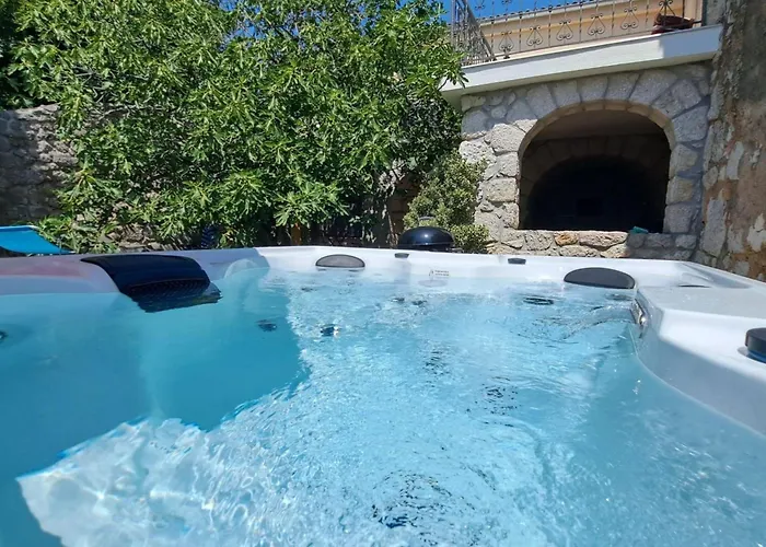Ferienhaus Geraeumige Mit Drei Schlafzimmern Und Einem Ruhigen Garten By Interhome