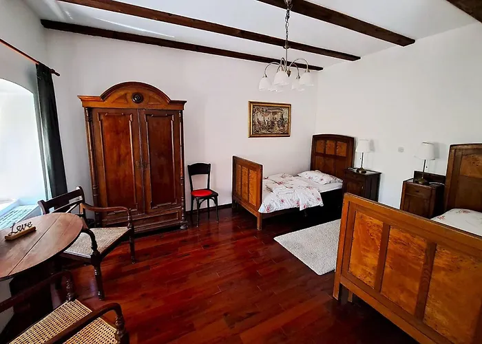 בית נופש Geraeumige Mit Drei Schlafzimmern Und Einem Ruhigen Garten By Interhome *