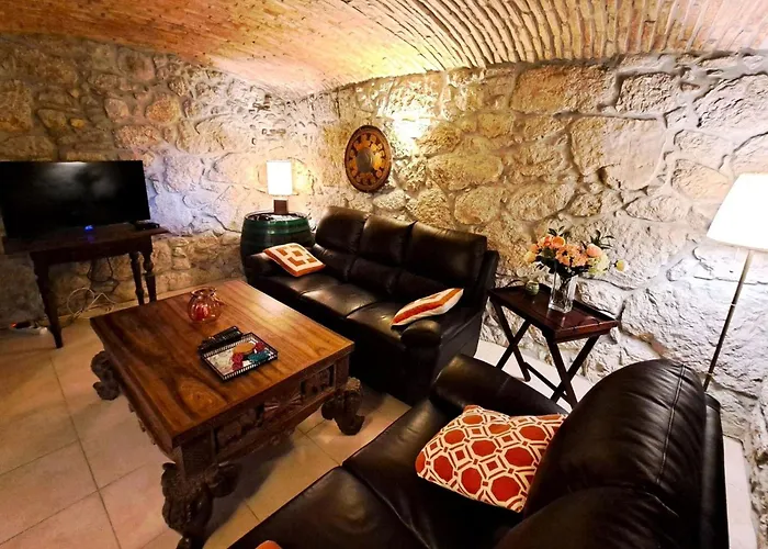 בית נופש Geraeumige Mit Drei Schlafzimmern Und Einem Ruhigen Garten By Interhome *