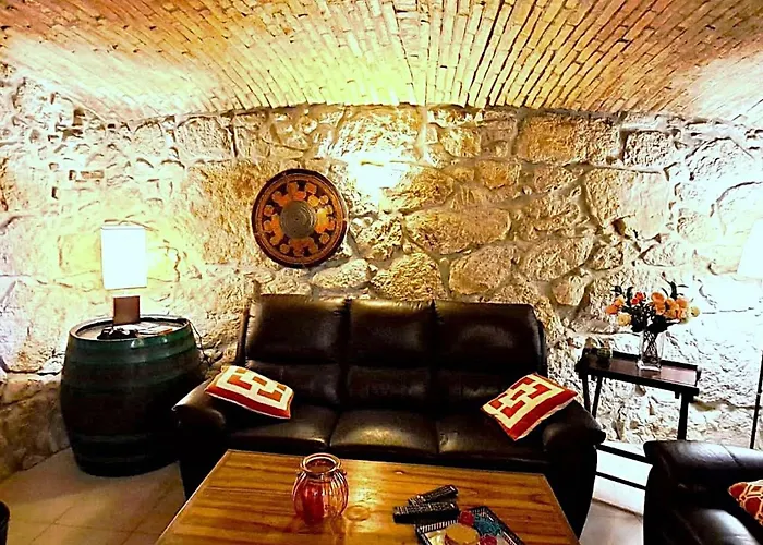 Tatil Evi Geraeumige Mit Drei Schlafzimmern Und Einem Ruhigen Garten By Interhome
