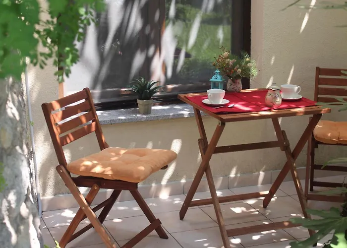 Geraeumige Mit Drei Schlafzimmern Und Einem Ruhigen Garten By Interhome Grižane