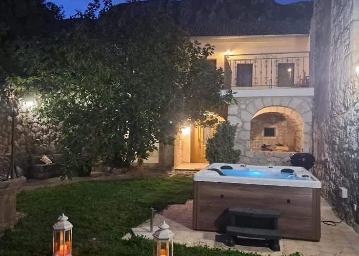 Geraeumige Mit Drei Schlafzimmern Und Einem Ruhigen Garten By Interhome *