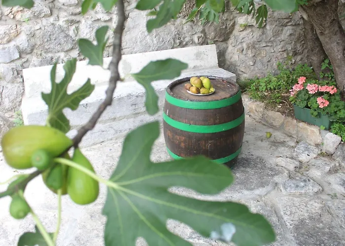Tatil Evi Geraeumige Mit Drei Schlafzimmern Und Einem Ruhigen Garten By Interhome *