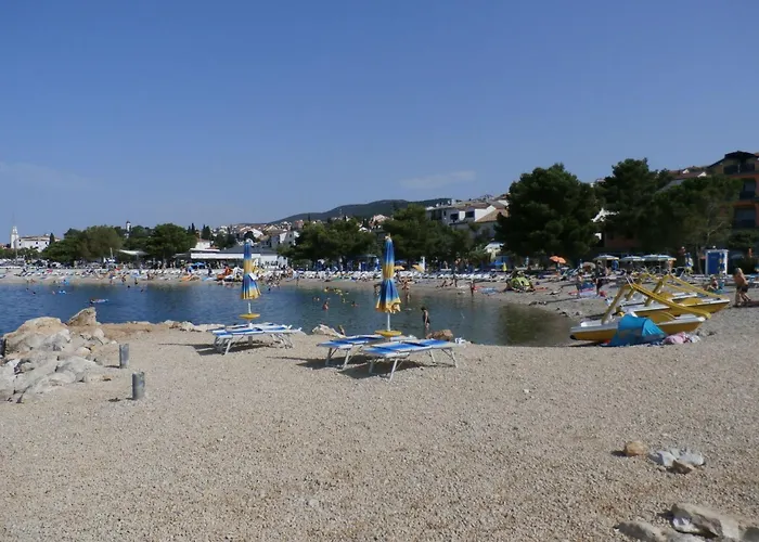 Geraeumige Mit Drei Schlafzimmern Und Einem Ruhigen Garten By Interhome